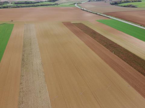 Vue aérienne de la plateforme Trajectoire après le semis du blé Vue aérienne de la plateforme Trajectoire après le semis du blé, datant de novembre 2022